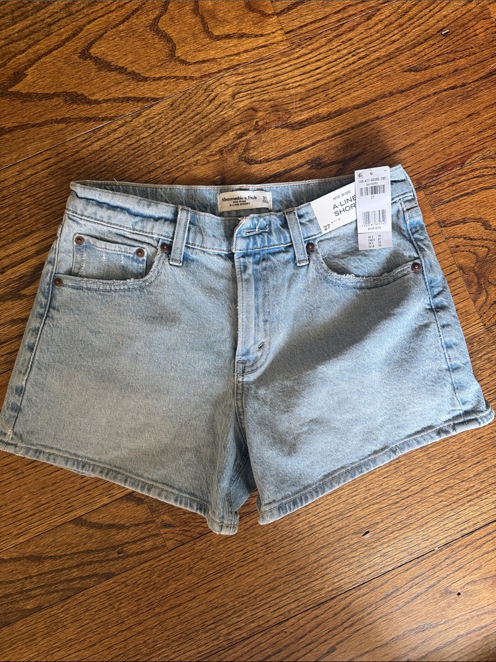 Abercrombie & Fitch mid rise A line Denim Short 27 Light Wash